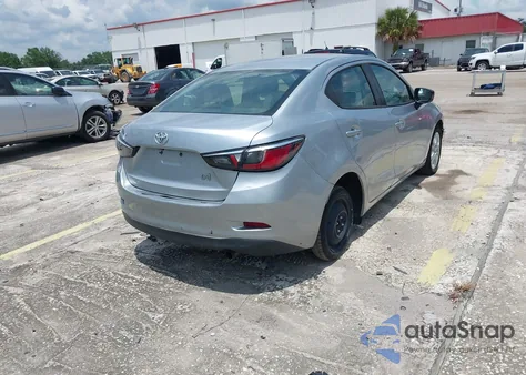 2018 Toyota Yaris Ia из США, поврежденный, VIN 3MYDLBYV5JY332237